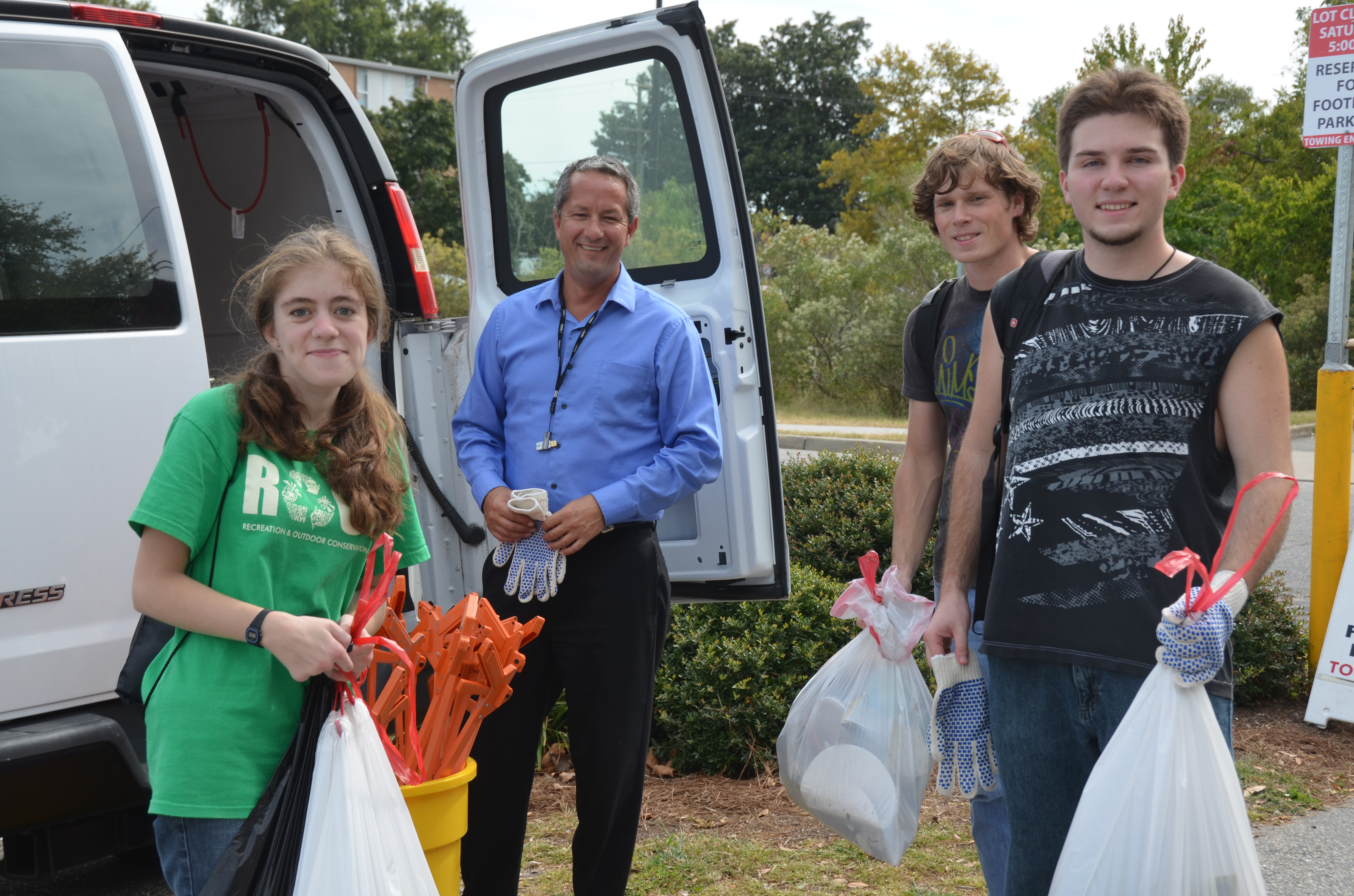 Doug Alexander, director of environmental health and safety, got some student help last week for a cleanup project along the Lafayette River shoreline behind Rogers Hall. Photo by Steve Daniel