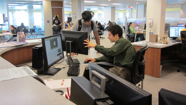 Learning Commons Help Desk at Perry Library