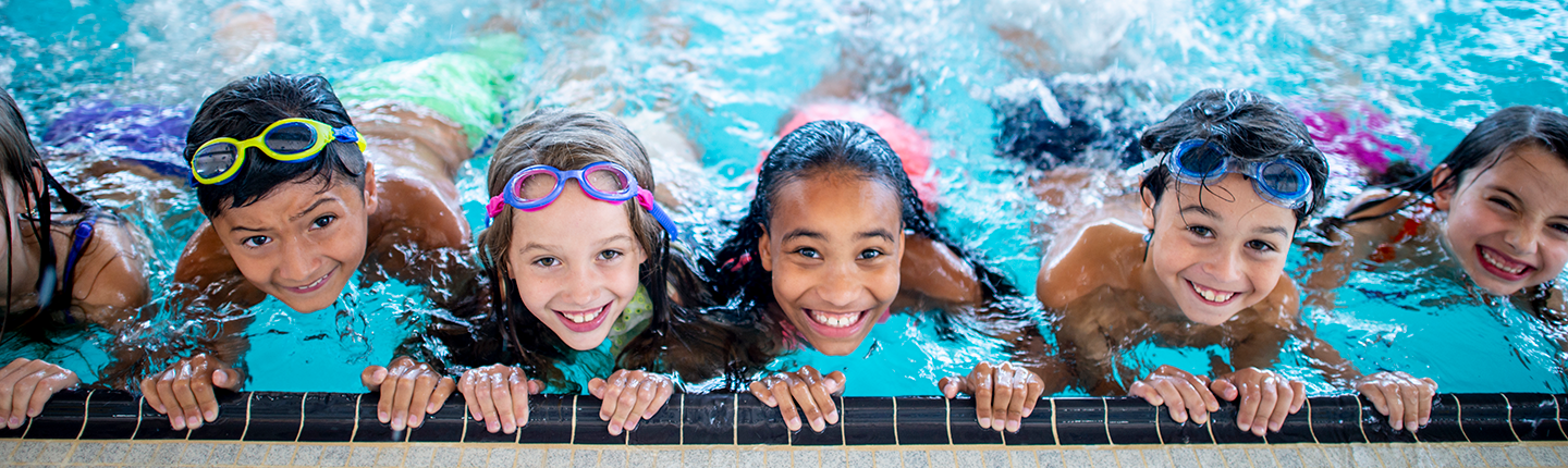 kids-in-a-swimming-pool-1440x430