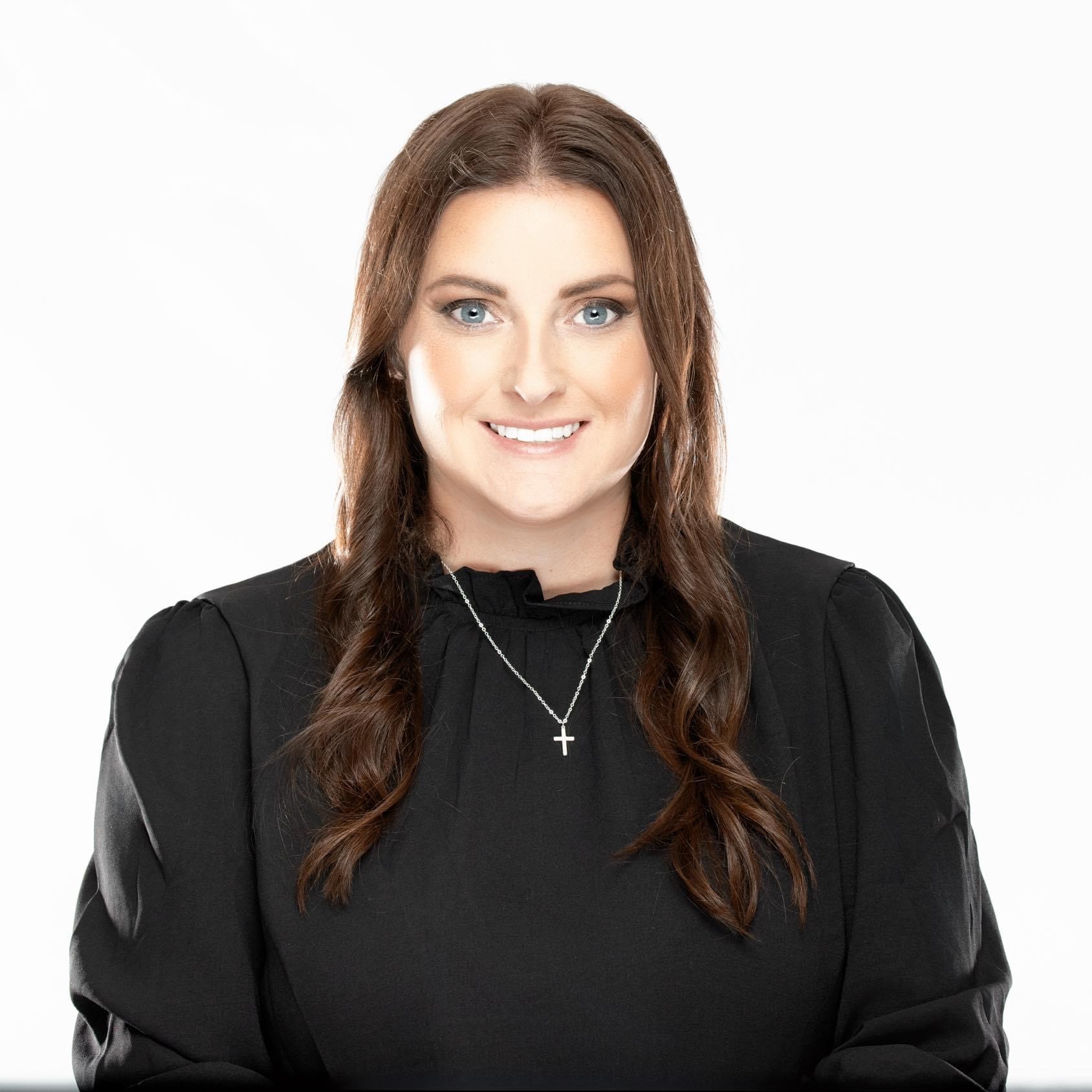 headshot of Lauren Robins