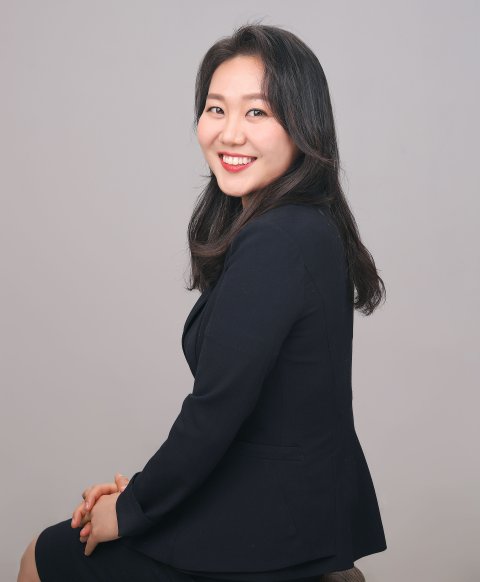 headshot of Jinhee Kim