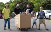 A family brings item into an ODU residence hall.