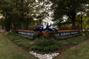 Students on ODU sign