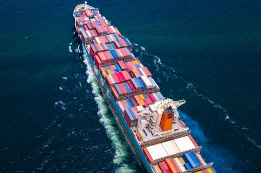 Cargo ships with full container receipts to import and expor